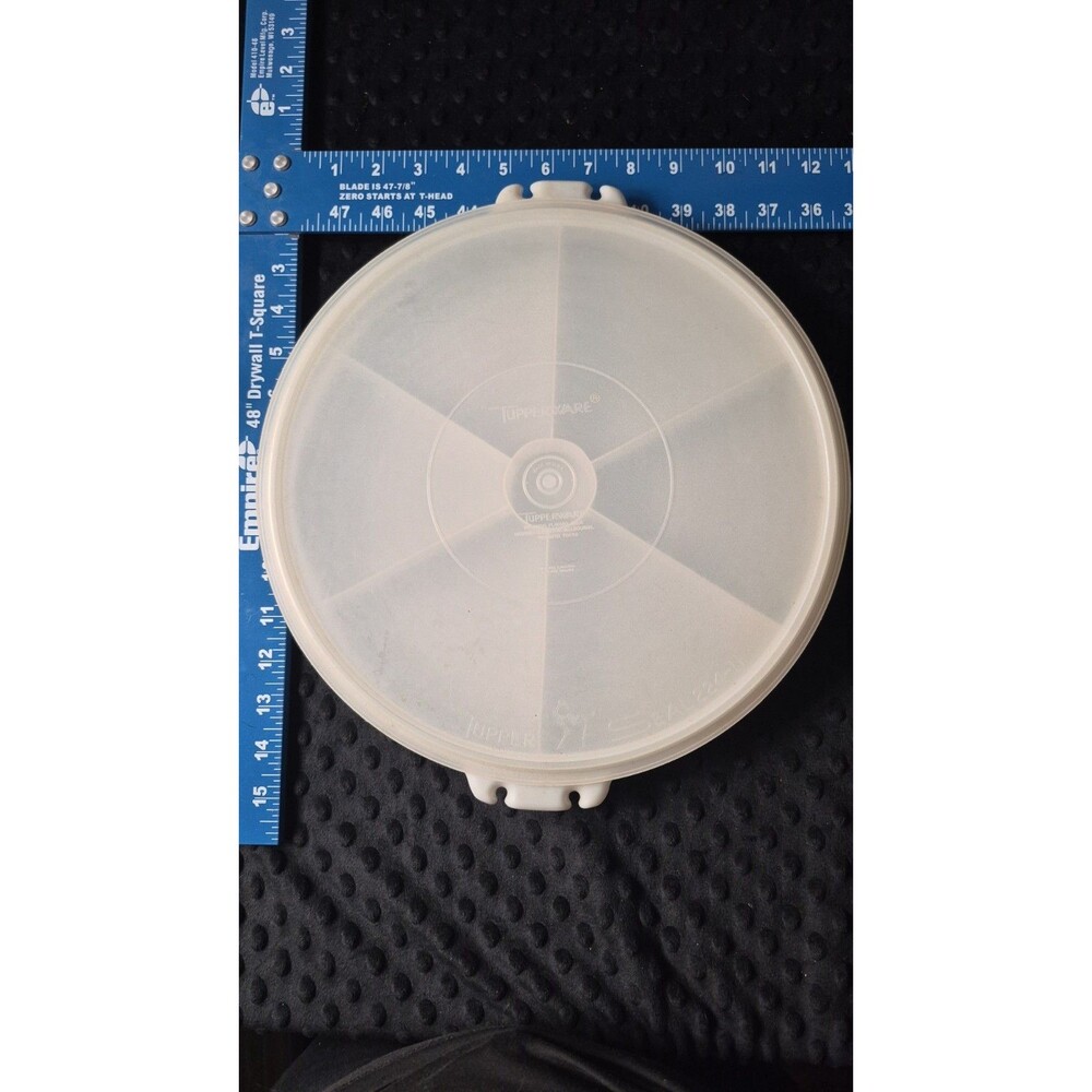 Tupperware 12" Round 405-2 Cake Pie Veggie Carrier/Keeper W 224-11 Lid Vtg White